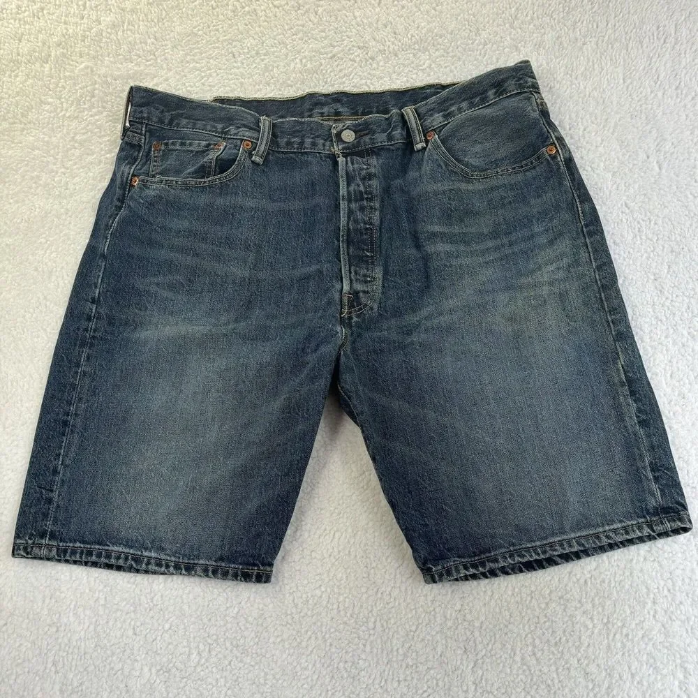 Levi's 501 Mens‎ Hemmed Shorts Size 40x9 Medium wash